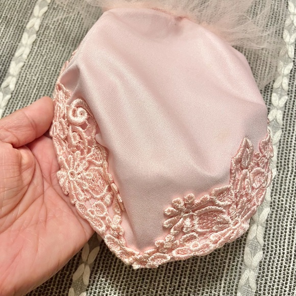 Vintage Fascinator Pink Mini Hat with Veil - Picture 8 of 10